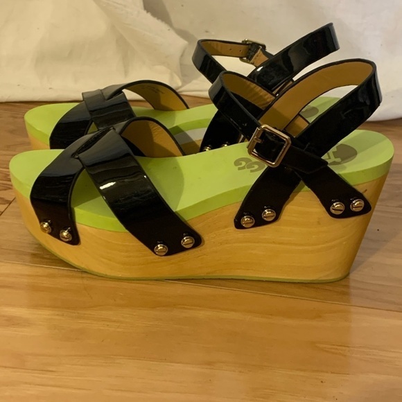 Flogg Piper patent look platform sandal. 6.5 - Picture 3 of 7